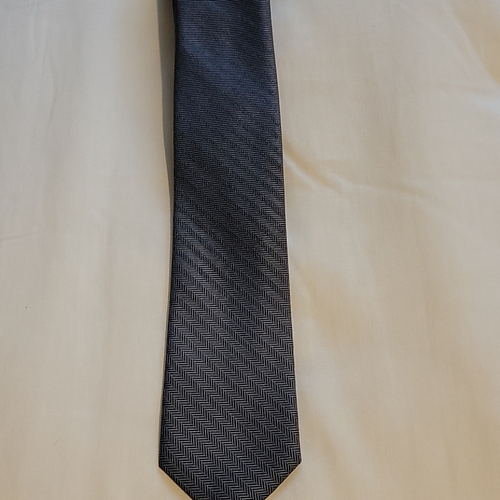 Mens Michael Kors tie.